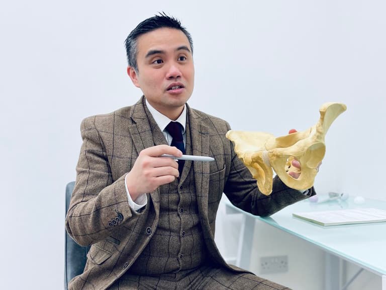 Professor Lee explaining anatomy using a joint model